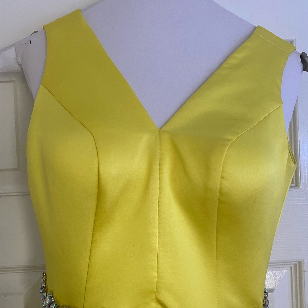 Jovani Size 4 Yellow Ballgown. Great for Pageant or Prom.